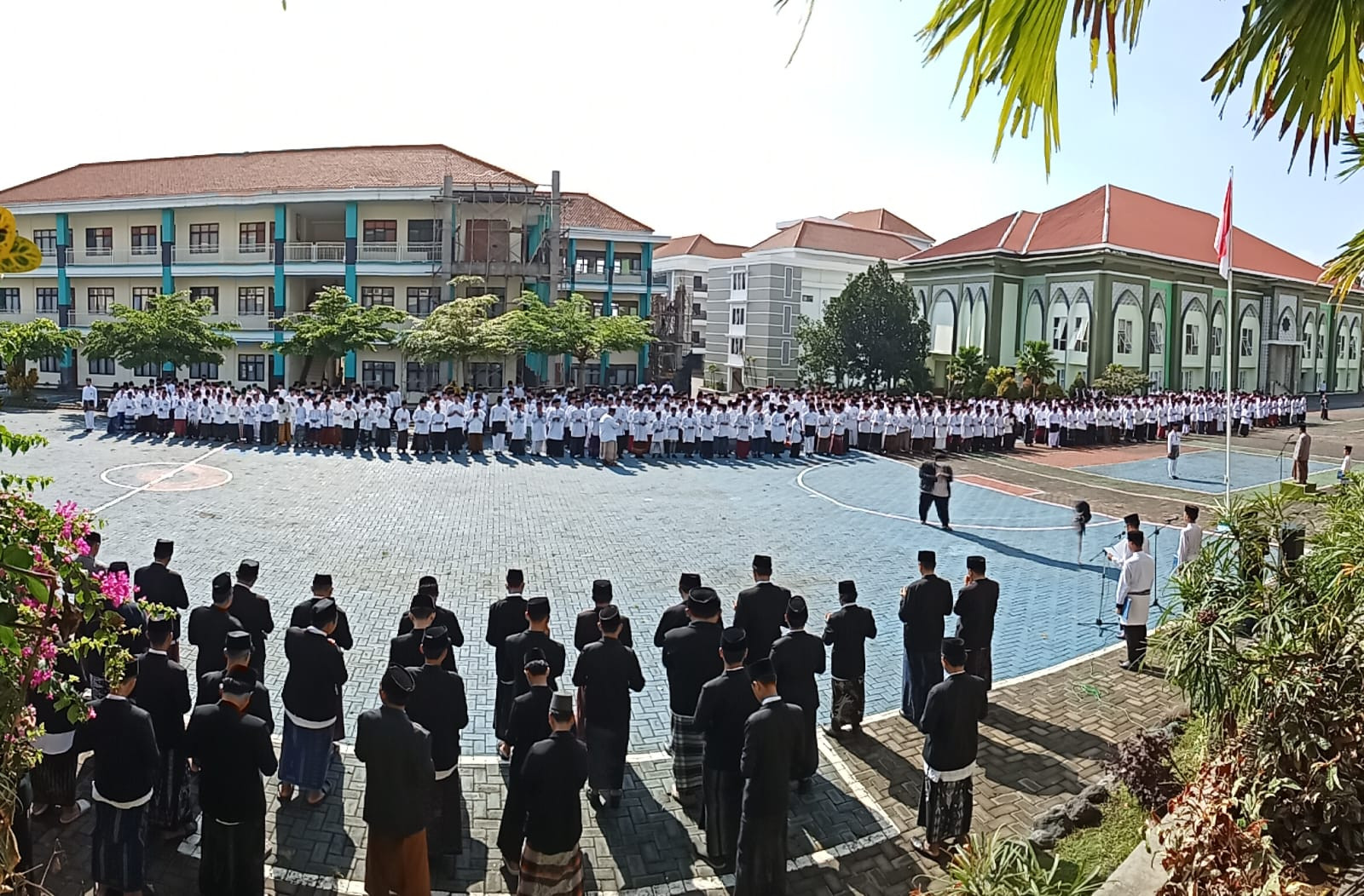 Upacara Hari Santri Nasional 2025 di LPI Ar Rohmah Pesantren Hidayatullah Malang 